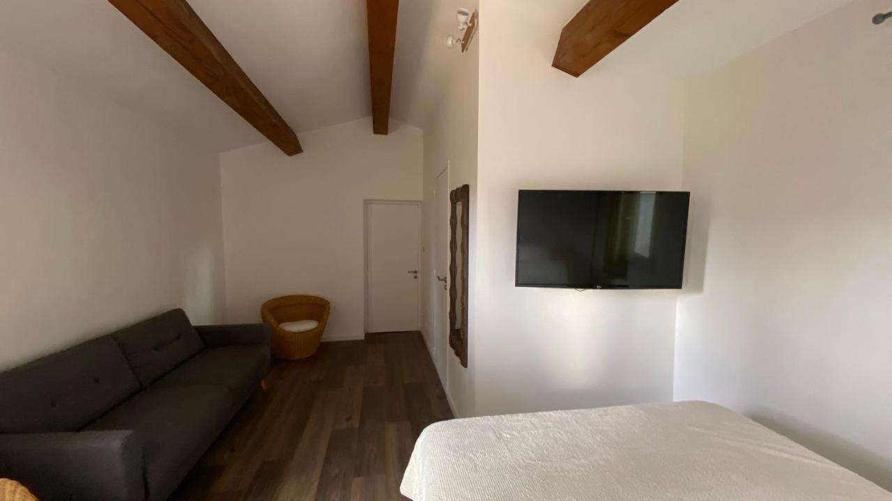 Les Magnolias Bed & Breakfast Marseille Bagian luar foto
